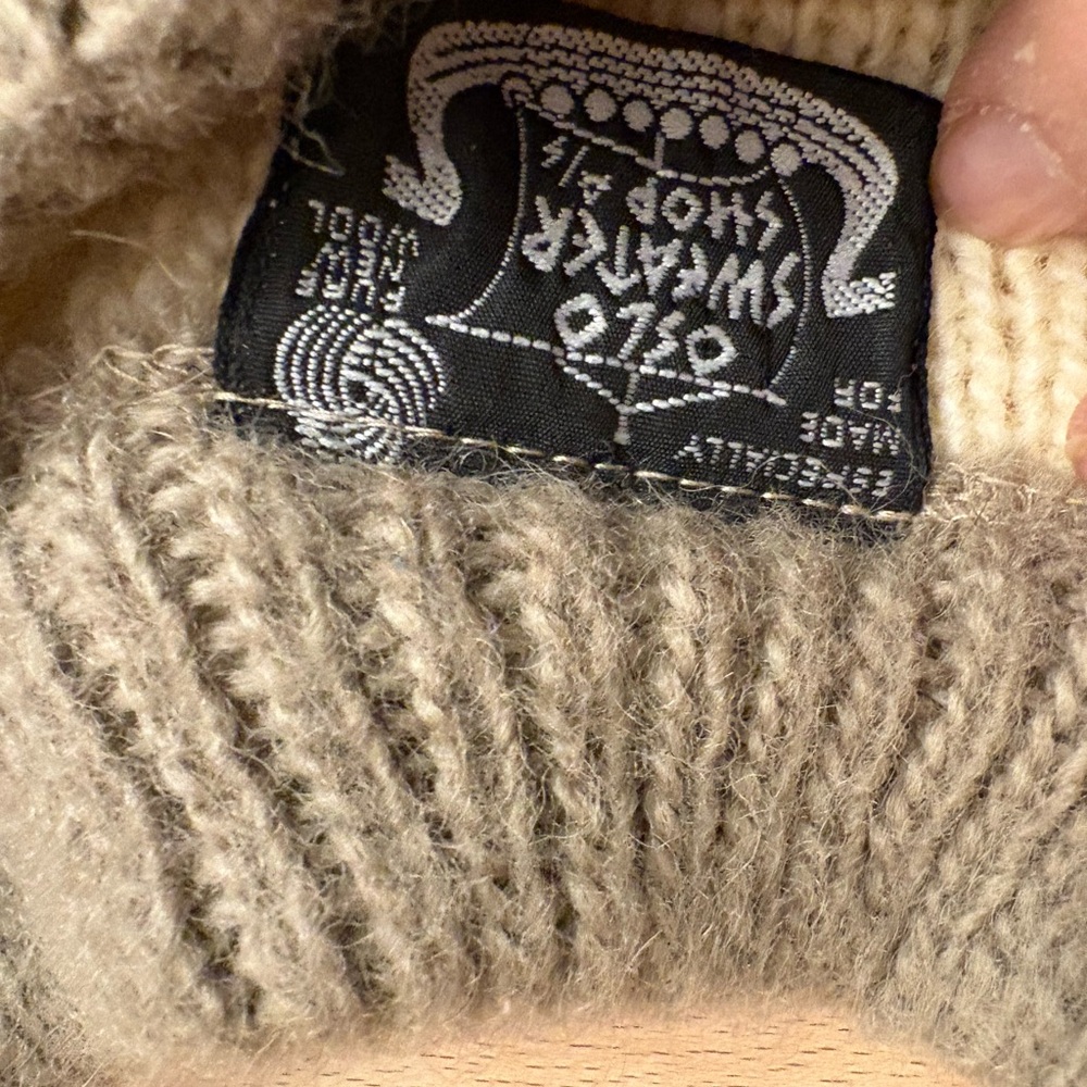 Women’s Norwegian Wool Sweater - Picture 3 of 5